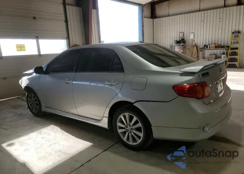 2010 Toyota Corolla Base z USA, uszkodzony, nr VIN 2T1BU4EE5AC253878